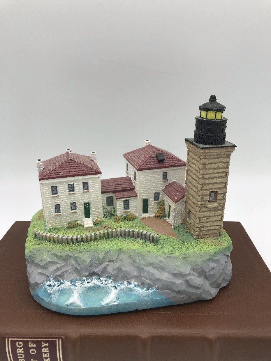 Decorative Lighthouse Figurines 3