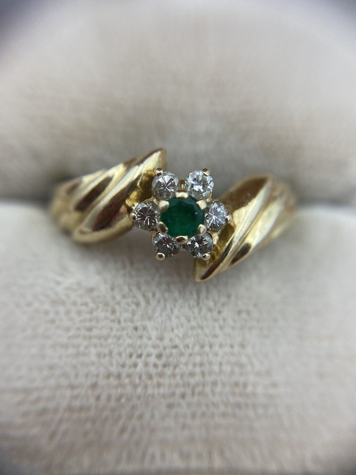 Vintage 14k Gold Emerald + Diamond Flower Ring w Fluted Bypass Shoulders #2605 6