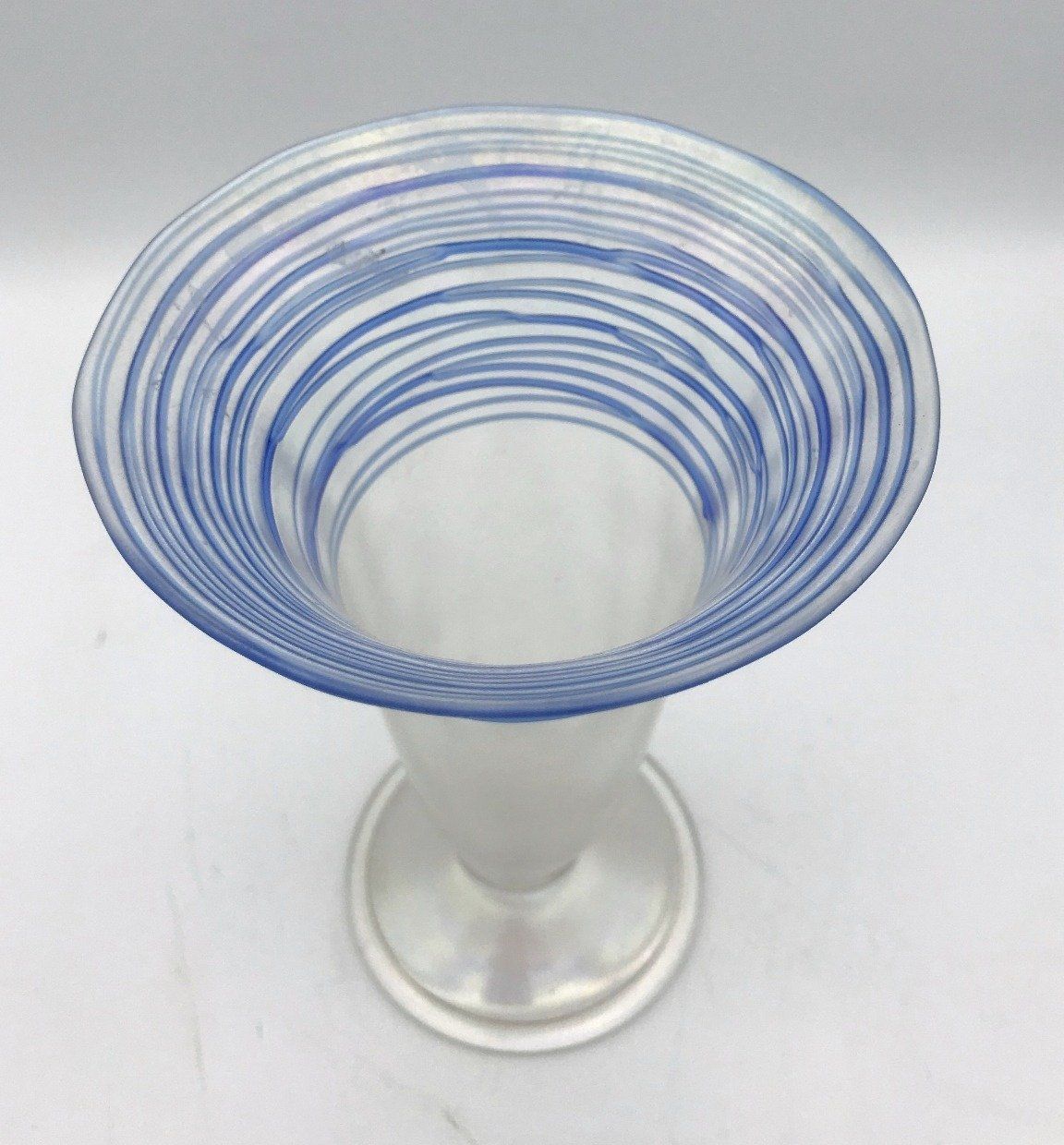 Signed Steuben - Verre De Soie Blue Threaded Art Glass Small Table Vase 2