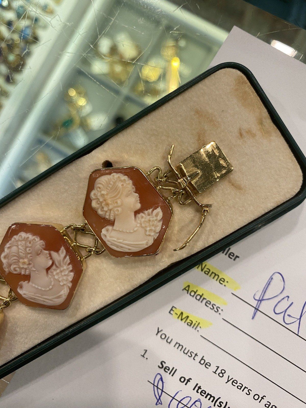 Vintage 18k Gold Large Hexagonal Cameo 7.75 Bracelet 12