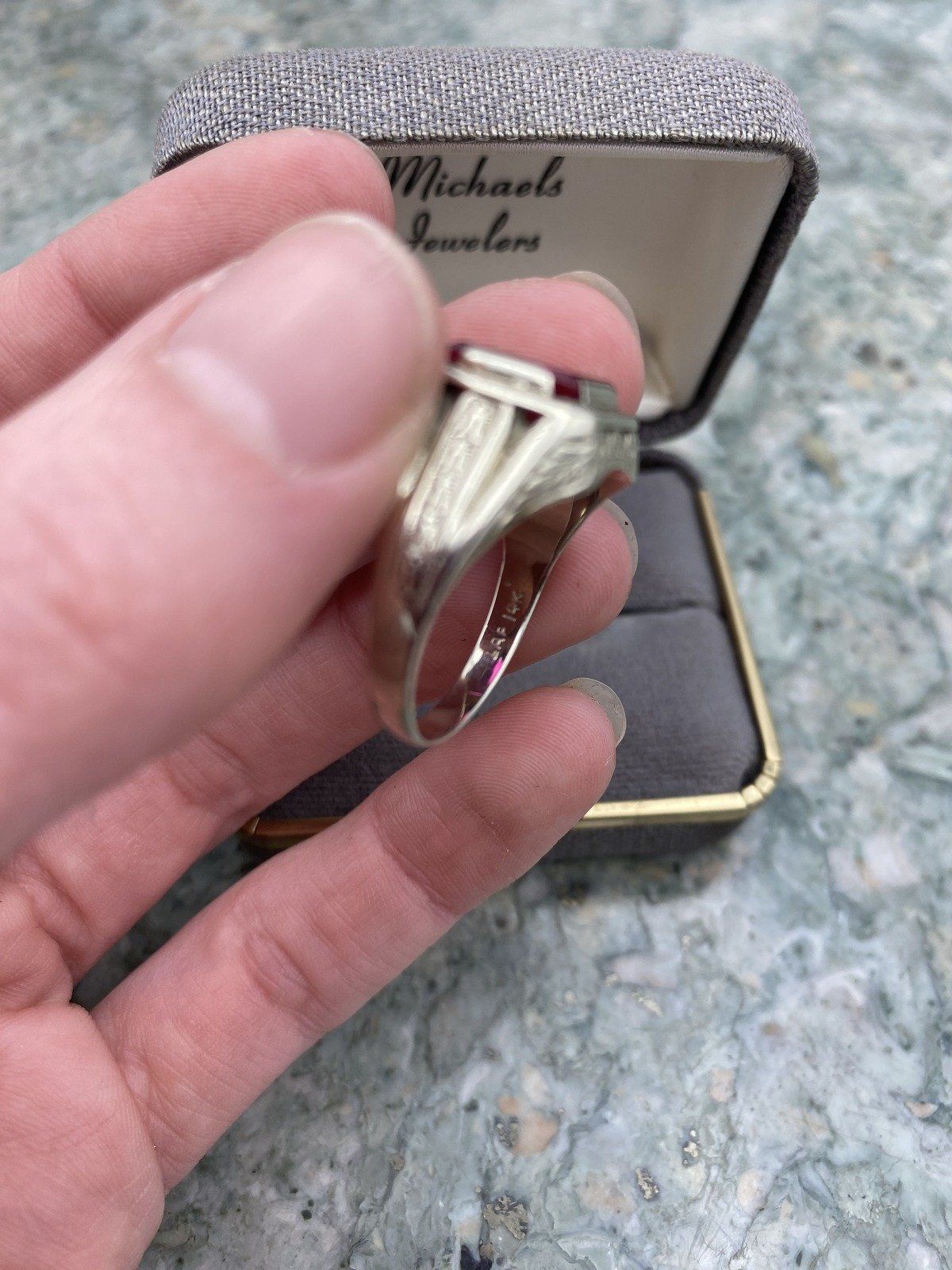 Vintage 14k White Gold Art Deco Wreath + Wheat Ruby Glass Men's Bezel Set Ring 11