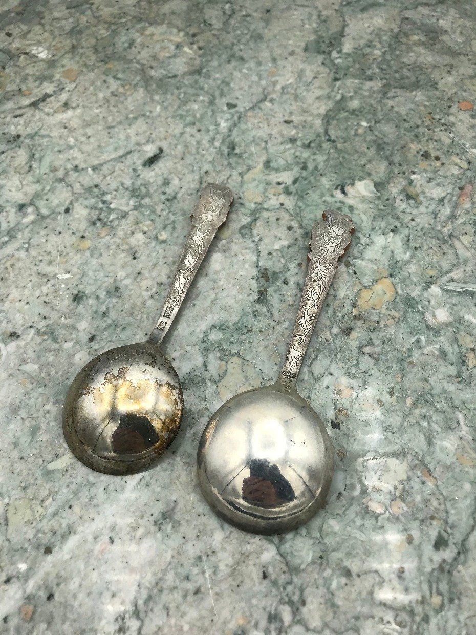 Pair of Vintage c.1940s .900 Chinese Silver Etched Soup Spoons w Carved Carnelian/Agate Figures 3