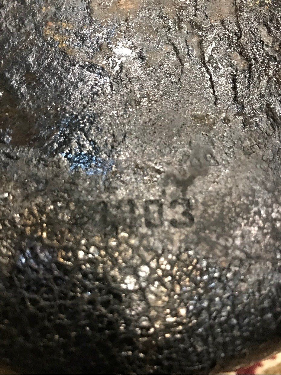 Cast Iron Deep Pot w Pour Spout + Double Handles 4