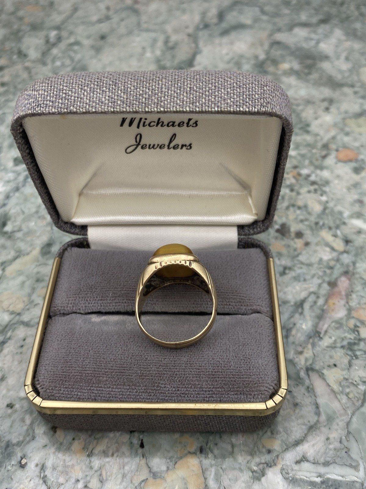 Men's Antique 10k Gold Tiger's Eye Bezel Set Signet Pinky Ring w Carved Shoulders 2