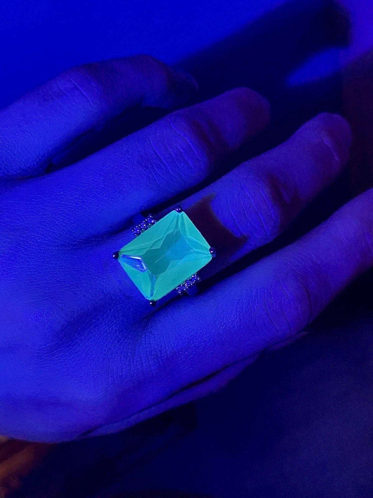 Vintage Sterling Silver Plated Ring w Large Emerald Cushion Cut Uranium Glass Cocktail Ring 2