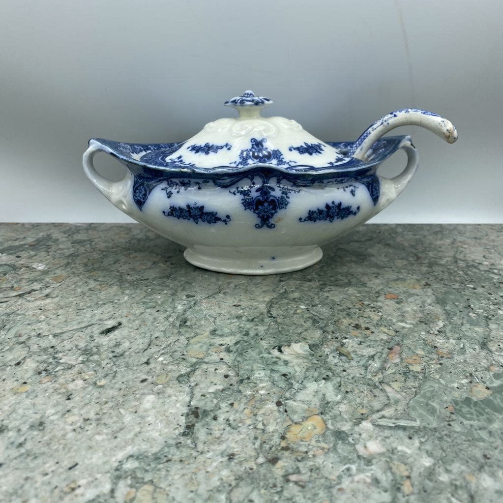 Hollingshead Kirkman England Tureen 587