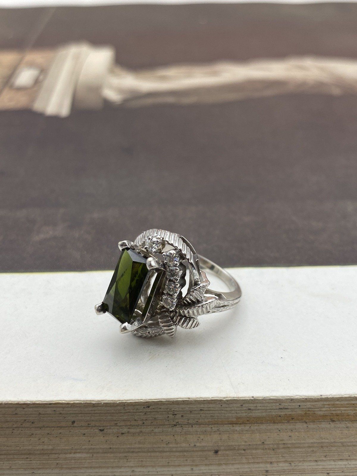 Stunning 14k White Emerald Cut Green Tourmaline + Diamond Frond Vitnage Cocktail Ring 2