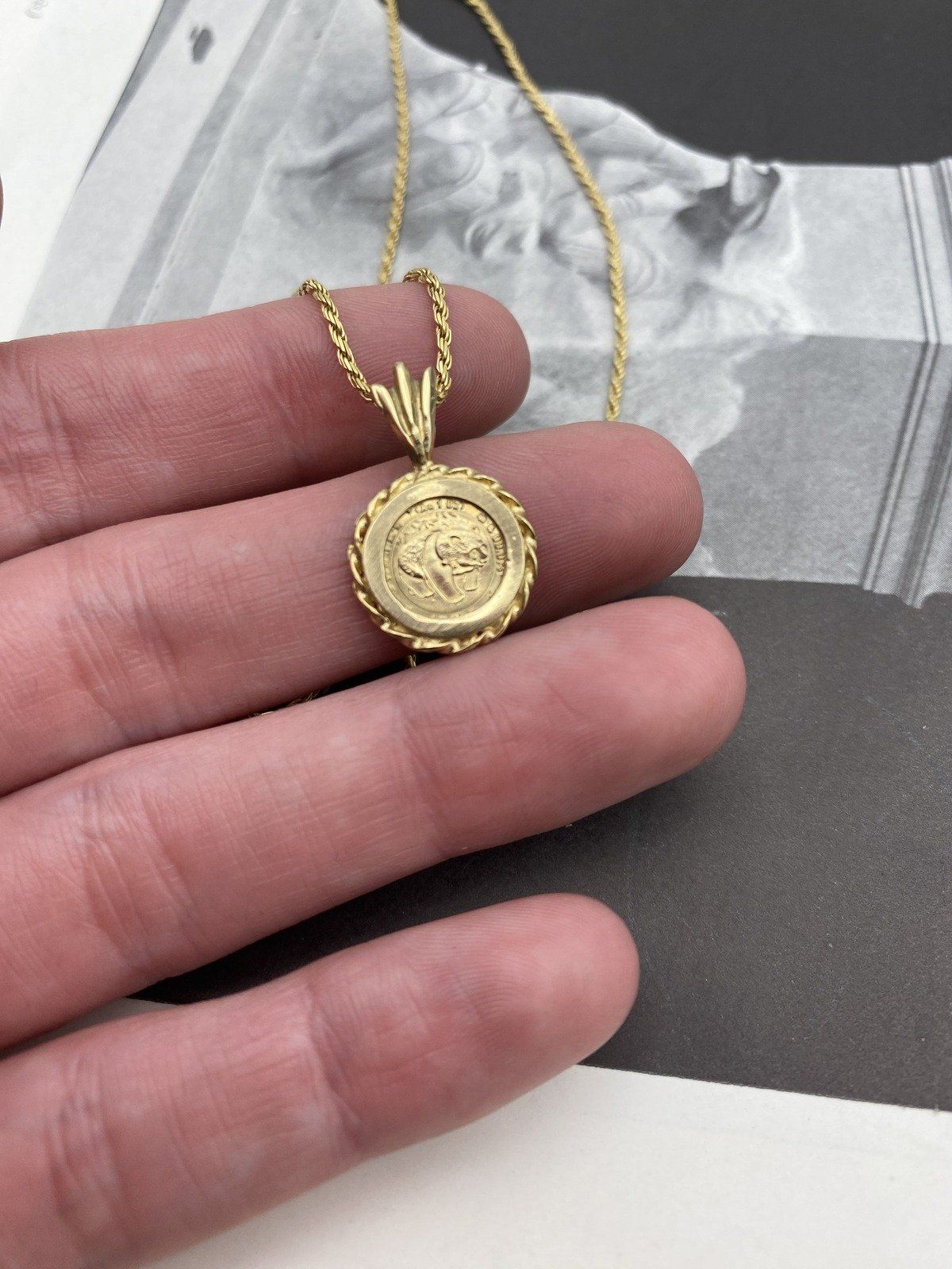 Vintage c.1980s Panda Copy Coin 10k Gold Replica 18L Drop Necklace 2