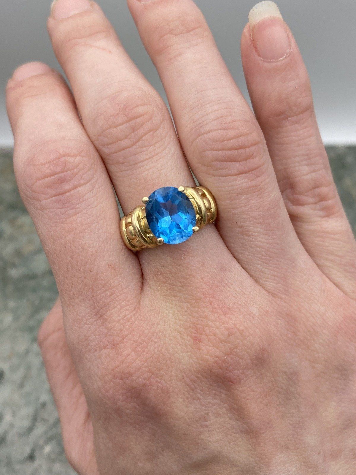 Large Oval 14k Gold Vintage Blue Topaz Ring w Sculpted Shoulder Detail 9