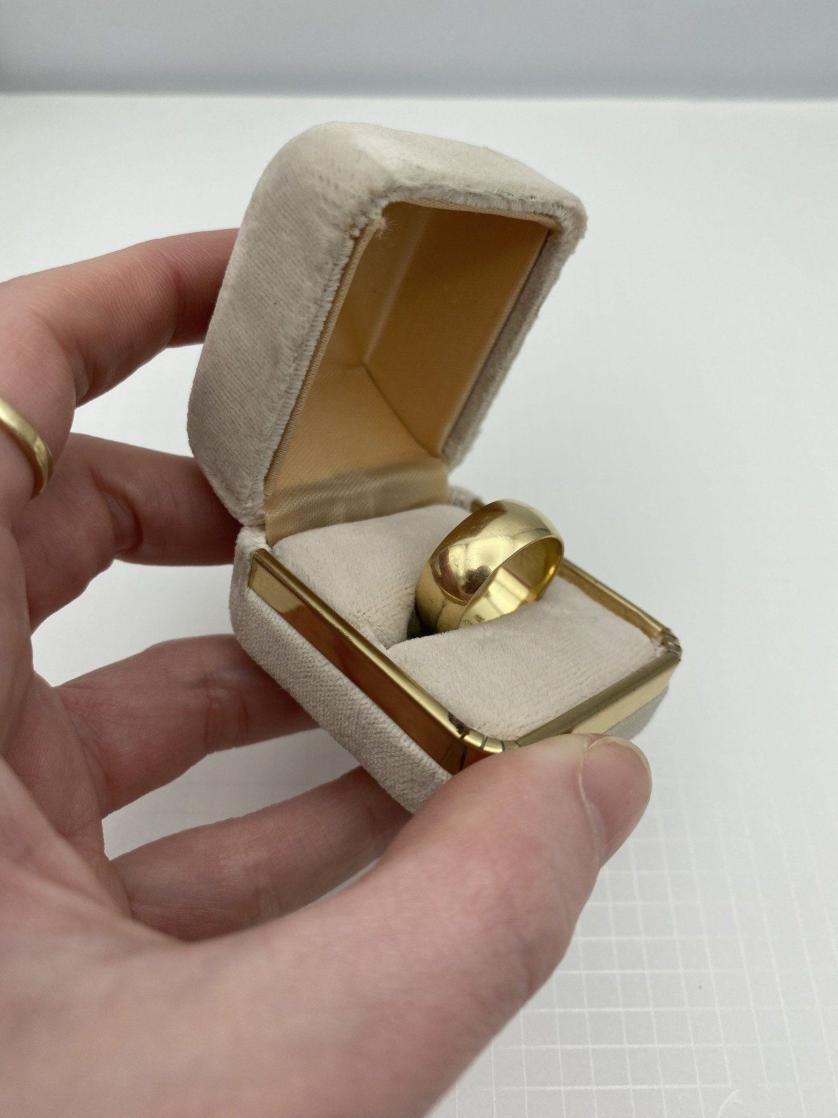 Lovely 14k Gold Wide 7mm Rounded Cigar Ring Band 3
