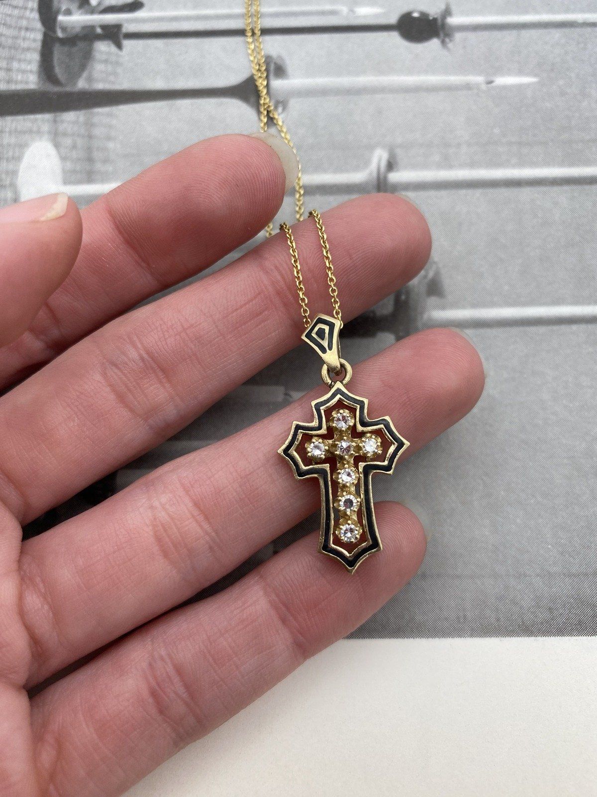 Vintage c.1960s Antique Inspired 14k Gold + Black Enamel 1.25L Mini Diamond Buttercup Cross Necklace 18#3421 6