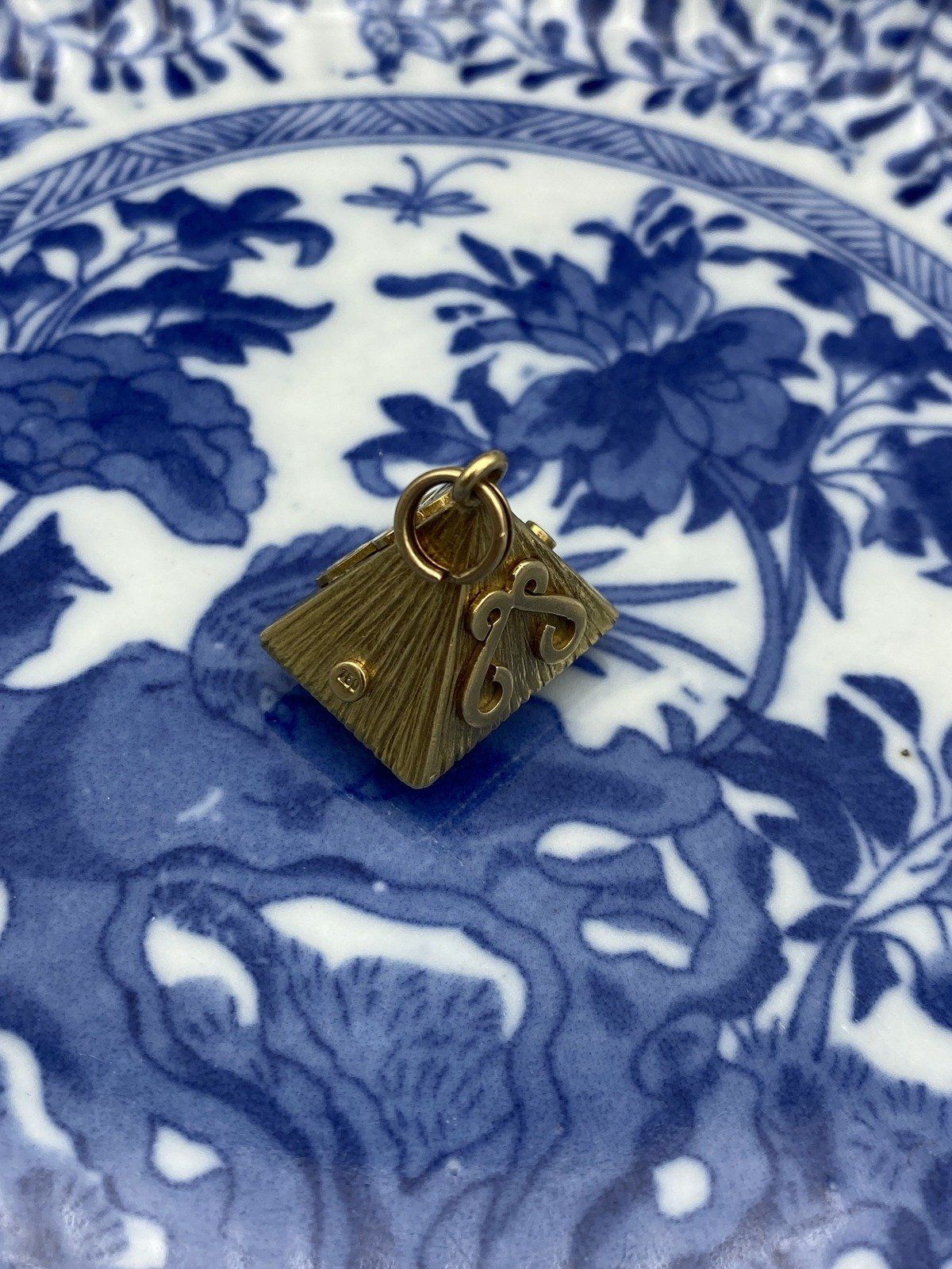 Gorgeous Vintage 18k Gold Etruscan Revival Brown Agate Fob Charm w Scroll Work Detail 3