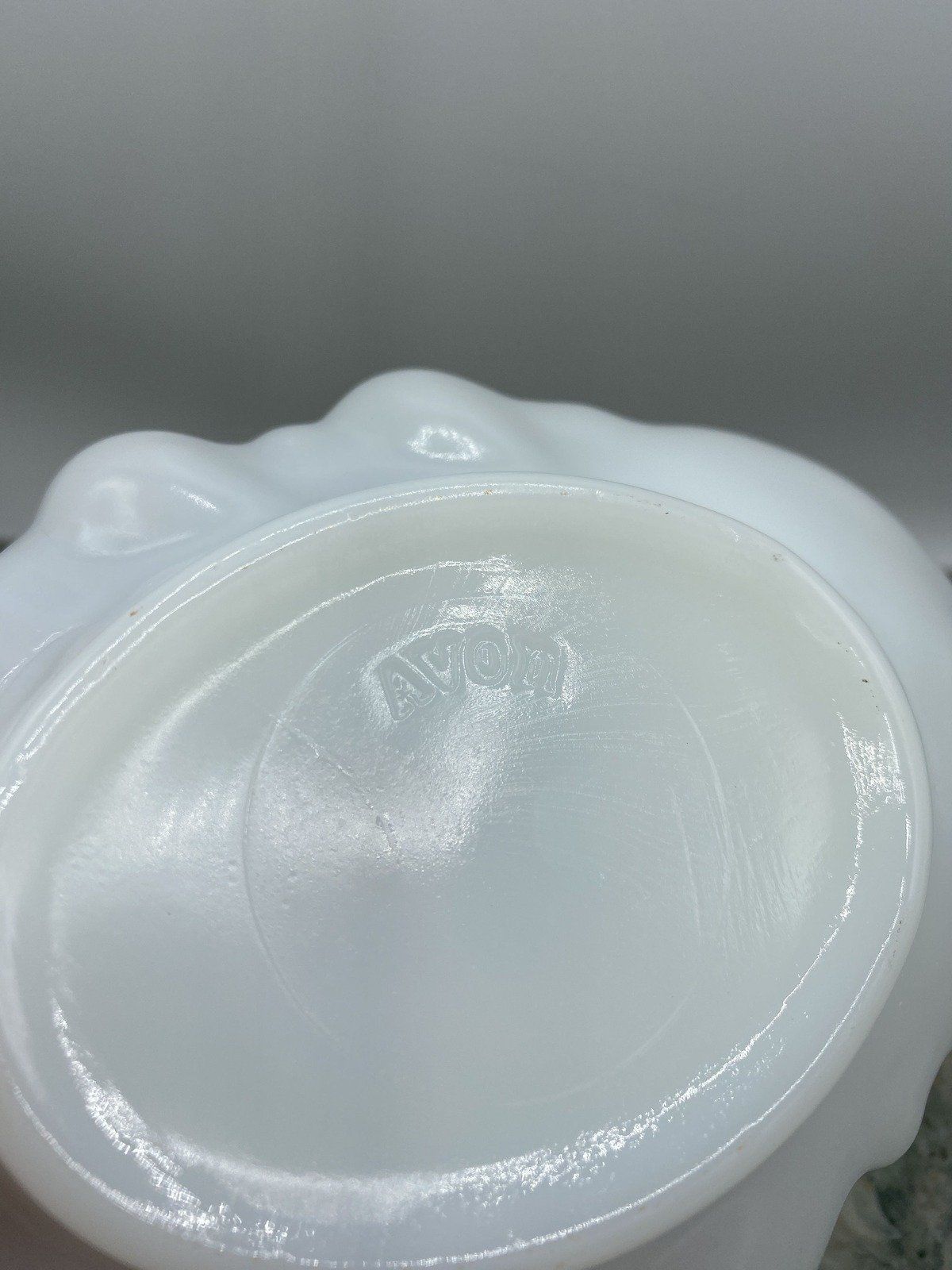 Avon Milk Glass Cherub + Shell Soap/Trinket Dish 2