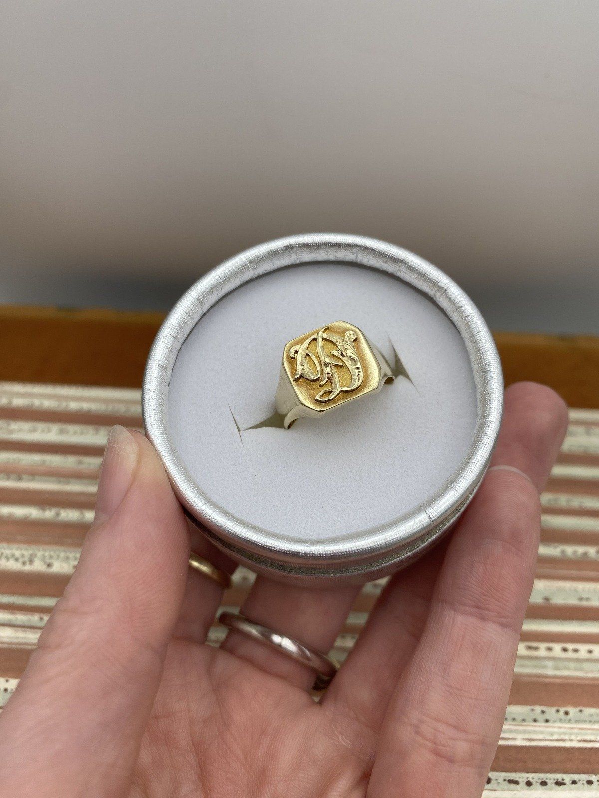 Vintage 14k Gold Scroll Work D Initial Signet Ring 6