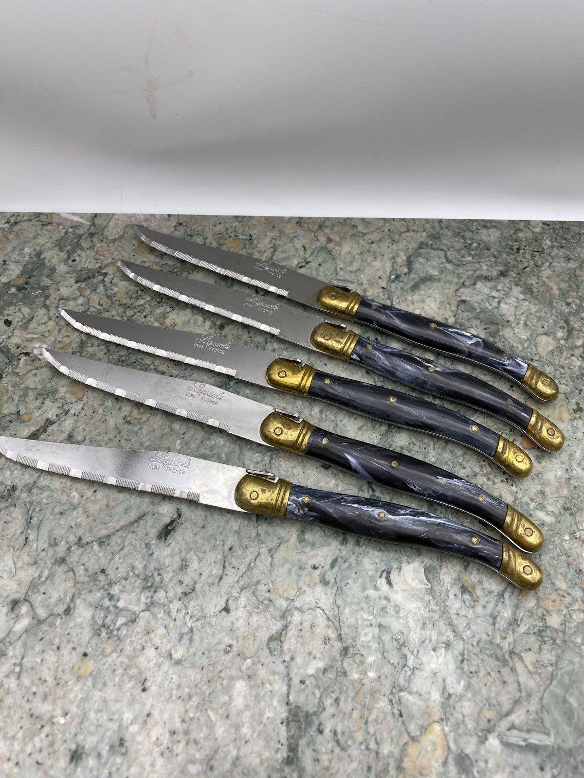 5x Vintage French LAGUIOLE Steak Knives w Bee Adornment Culinary Steel and Brass Knives 4