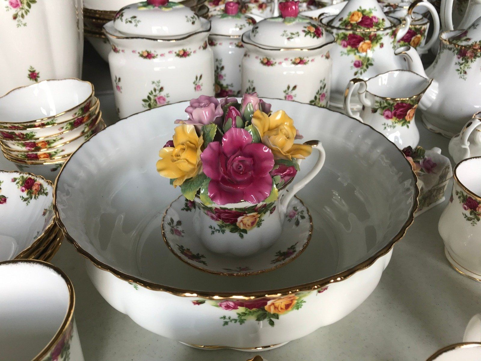 Old Albert Country Roses China Service for 16 Plus all serving pieces 7