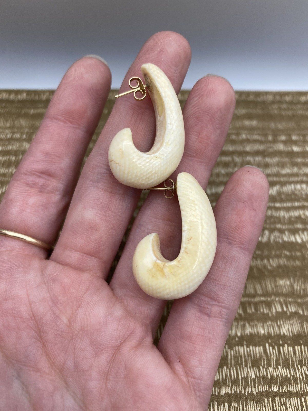 Carved Vintage c.1940s/50s Curved Bone Lobe Drop Earrings w 14k Gold Stud Posts 2