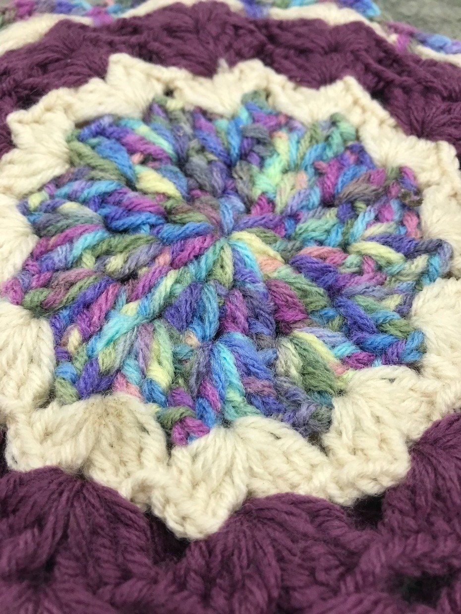 Vintage Hand Knit Purple Pinwheel Pot Holder Trivet 4