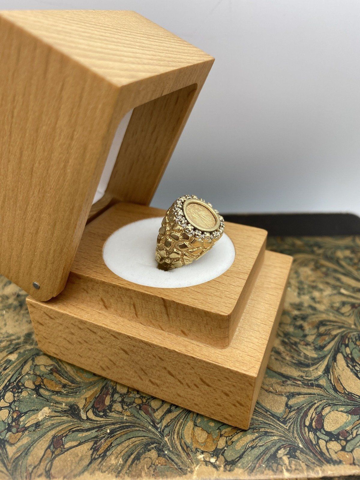 Vintage 10k Gold Copy Eagle Coin + Nugget Diamond Bezel Ring 2
