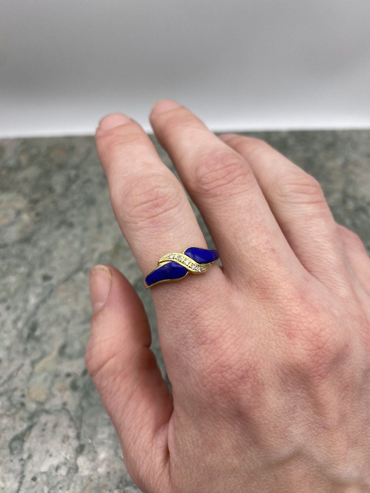 CUTE Vintage 14k Gold Blue Enamel Diamond Center Knot Ring Band 8