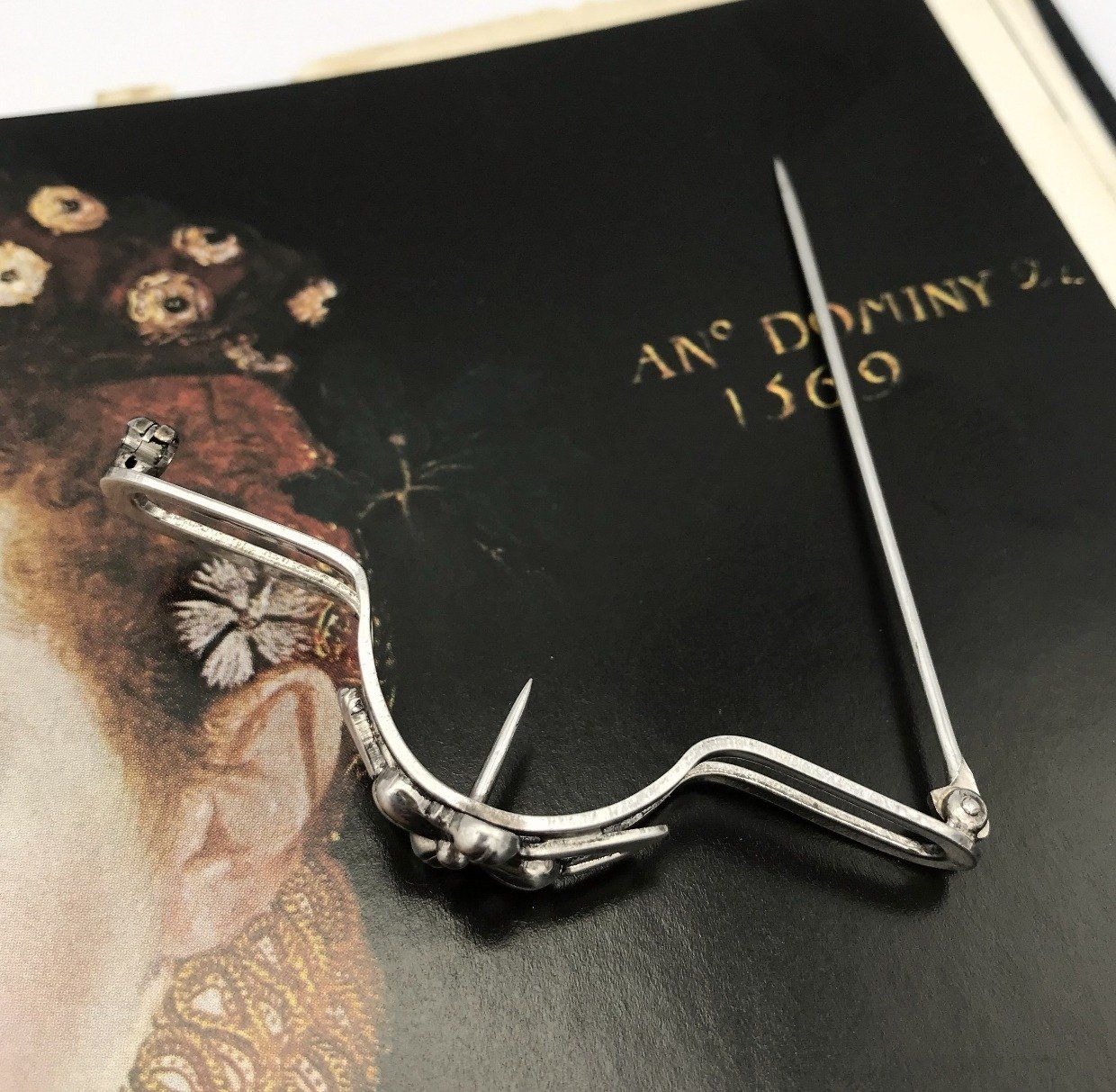C.1940s Sterling W.E. Richards Co. Edwardian Style Scarf Brooch 4