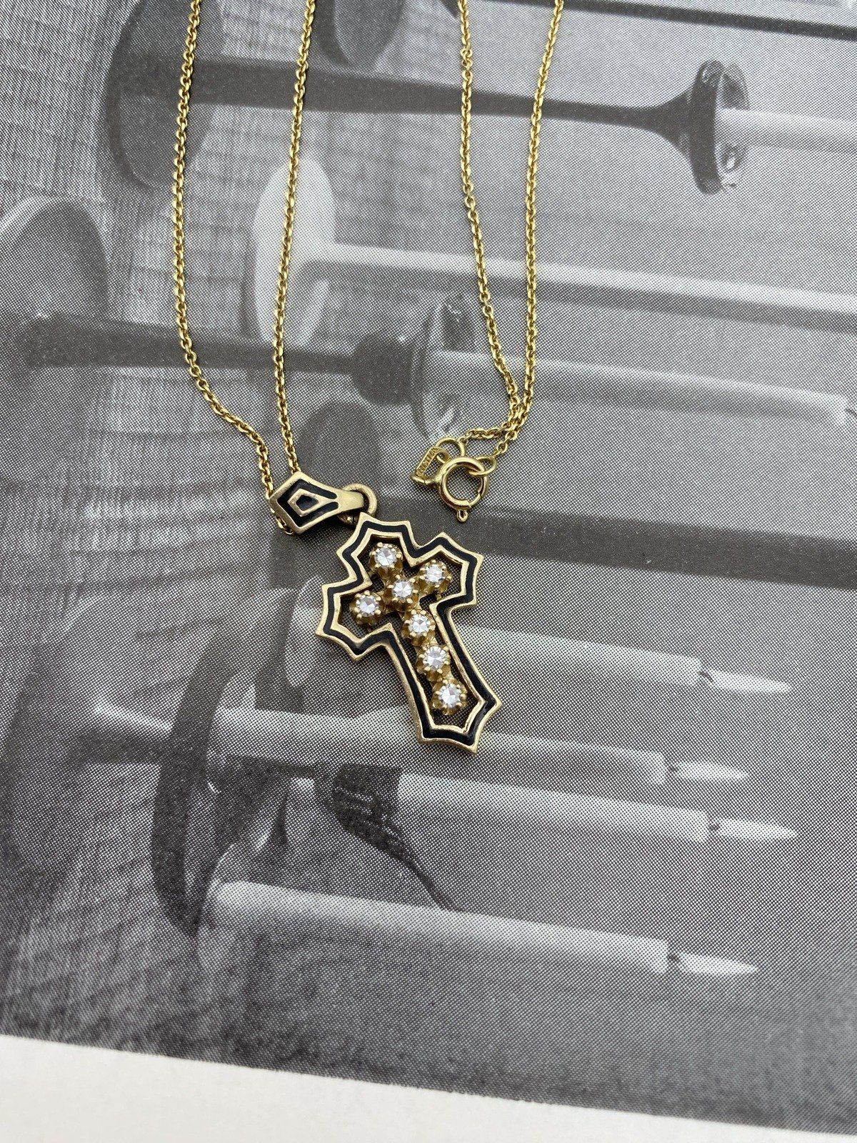 Vintage c.1960s Antique Inspired 14k Gold + Black Enamel 1.25L Mini Diamond Buttercup Cross Necklace 18#3421 8