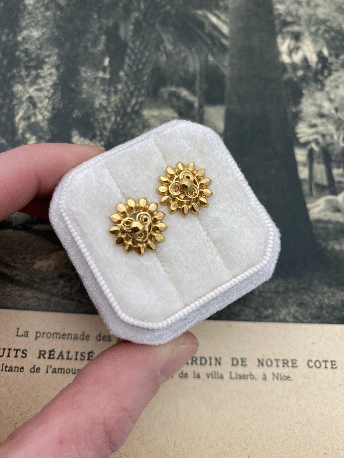18k Gold Eastern Ornamental Stud Earrings 3