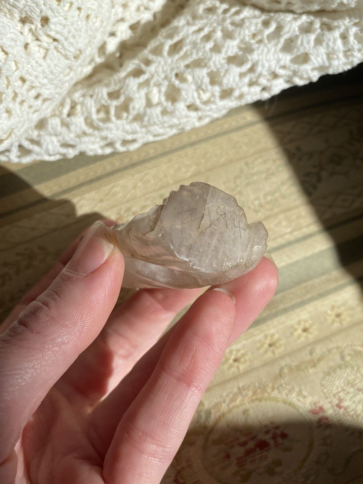 Hand Carved Rose Quartz Parrot/Cockatoo 9