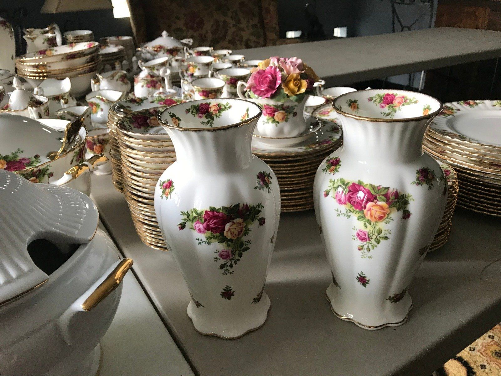 Old Albert Country Roses China Service for 16 Plus all serving pieces 6