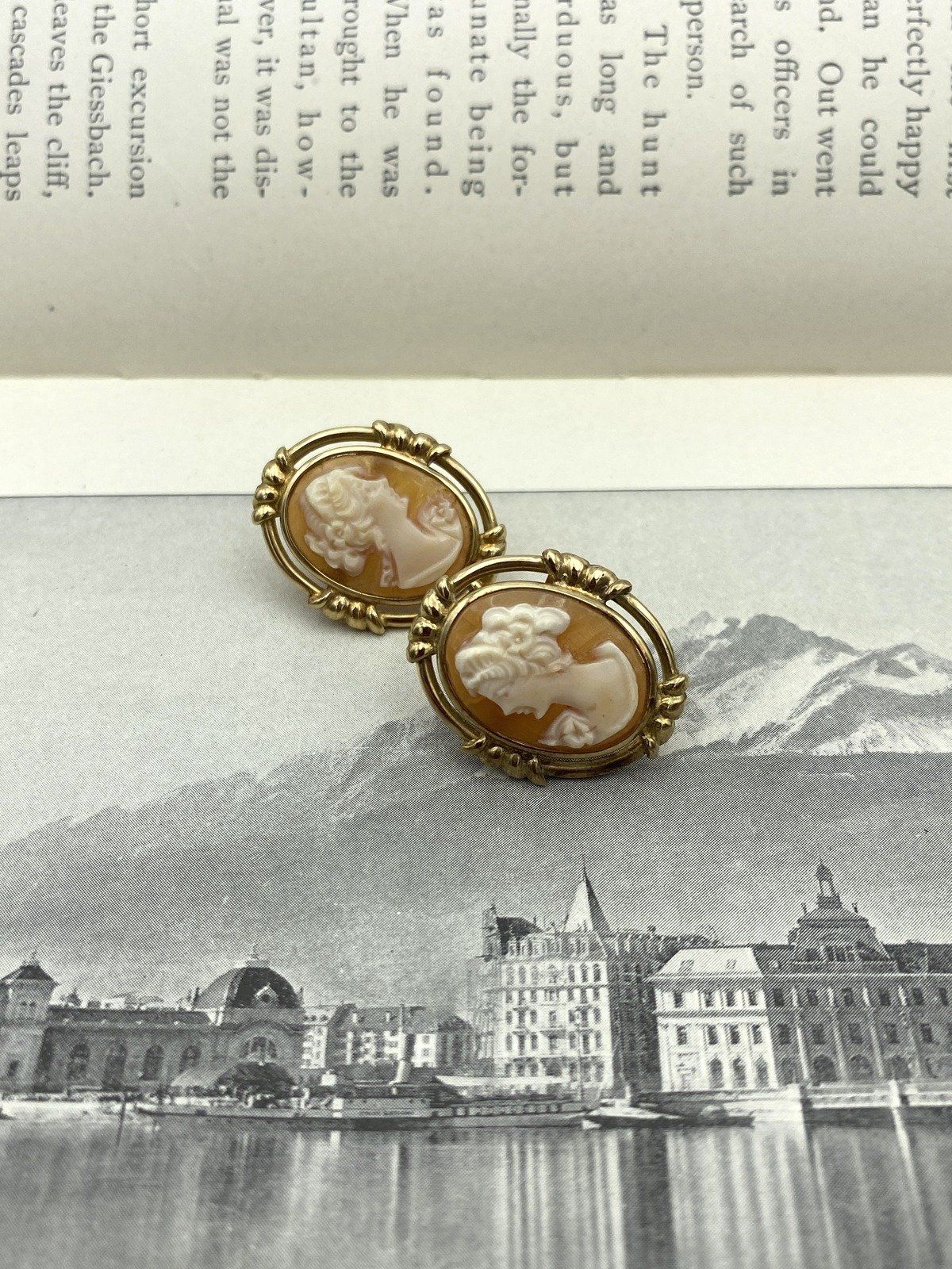 Vintage 14k Gold 1 Shell Carved Cameo Portrait Stud Earrings w Artly Molded Bezels 6
