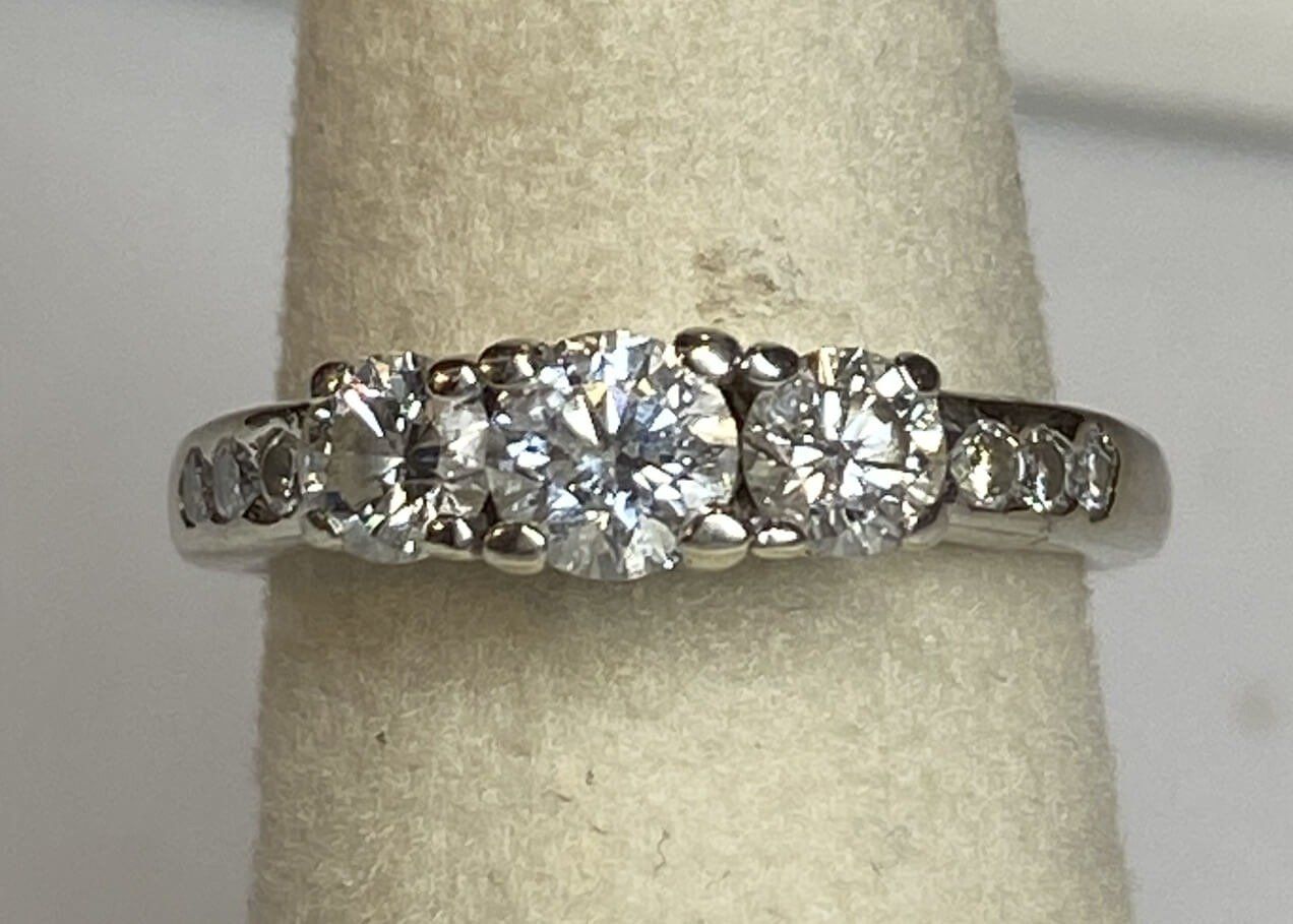 14k Gold Diamond Ring with 9 Diamonds Size 4 1/4