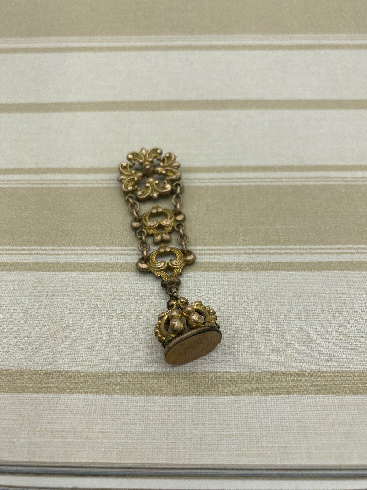 Collectible Antique Early Victorian Gold Filled Acanthus Tiered Wax Seal Fob Brooch 7