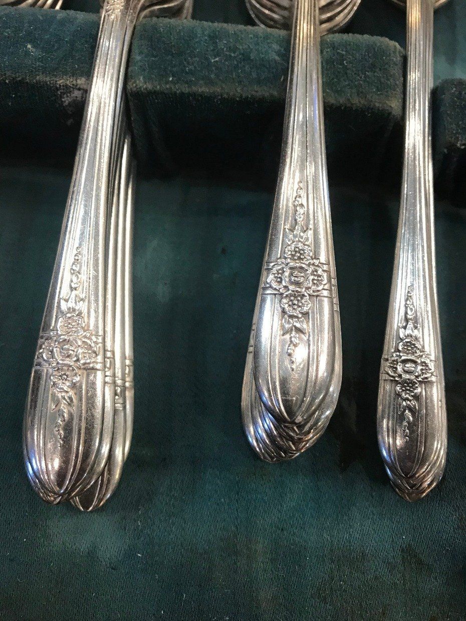42pc Rogers Silverplated Triumph Pattern c.1941  Flatware *SET* 2