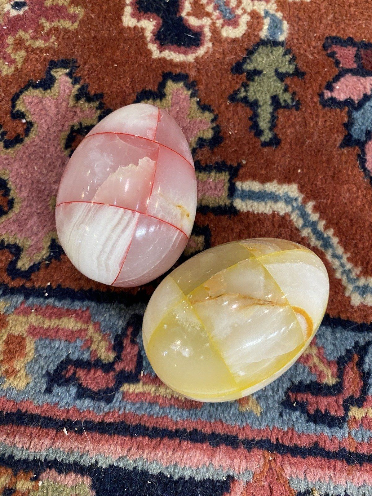 Dyed Onyx Cubic Pieced Decorative Eggs