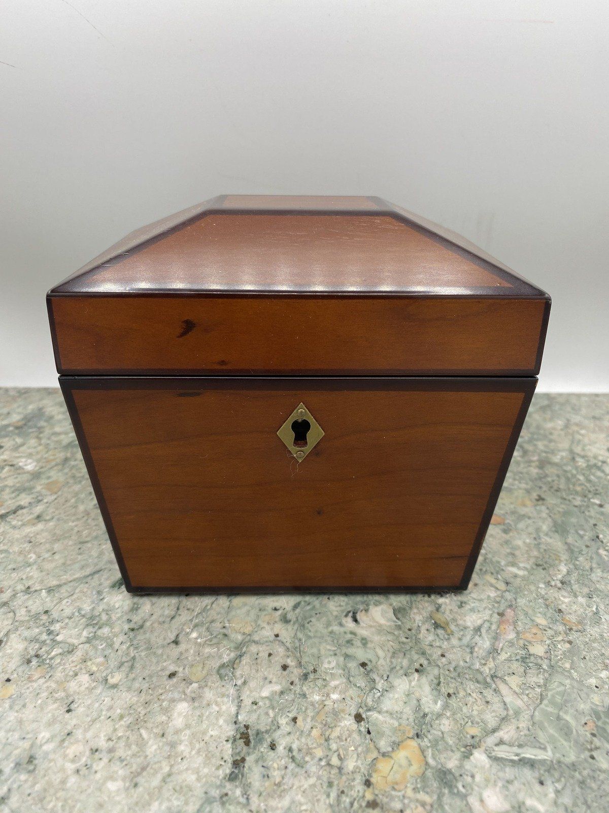 Modern English Tea Caddy w Keys 765