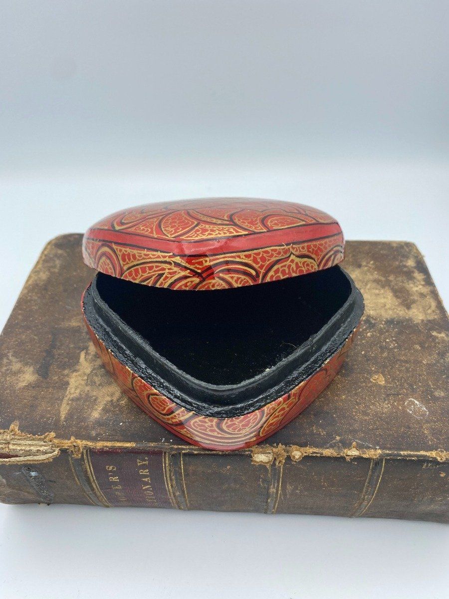 Vintage Fetco Red and Gilt Papier Mache Trinket Box 3