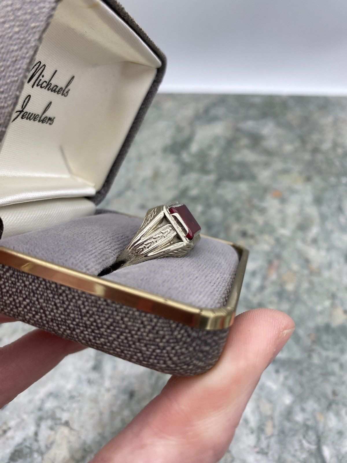 Vintage 14k White Gold Art Deco Wreath + Wheat Ruby Glass Men's Bezel Set Ring 7