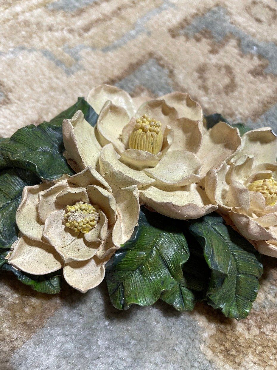 Plaster Magnolia Garland Wall of Frame Topper 3