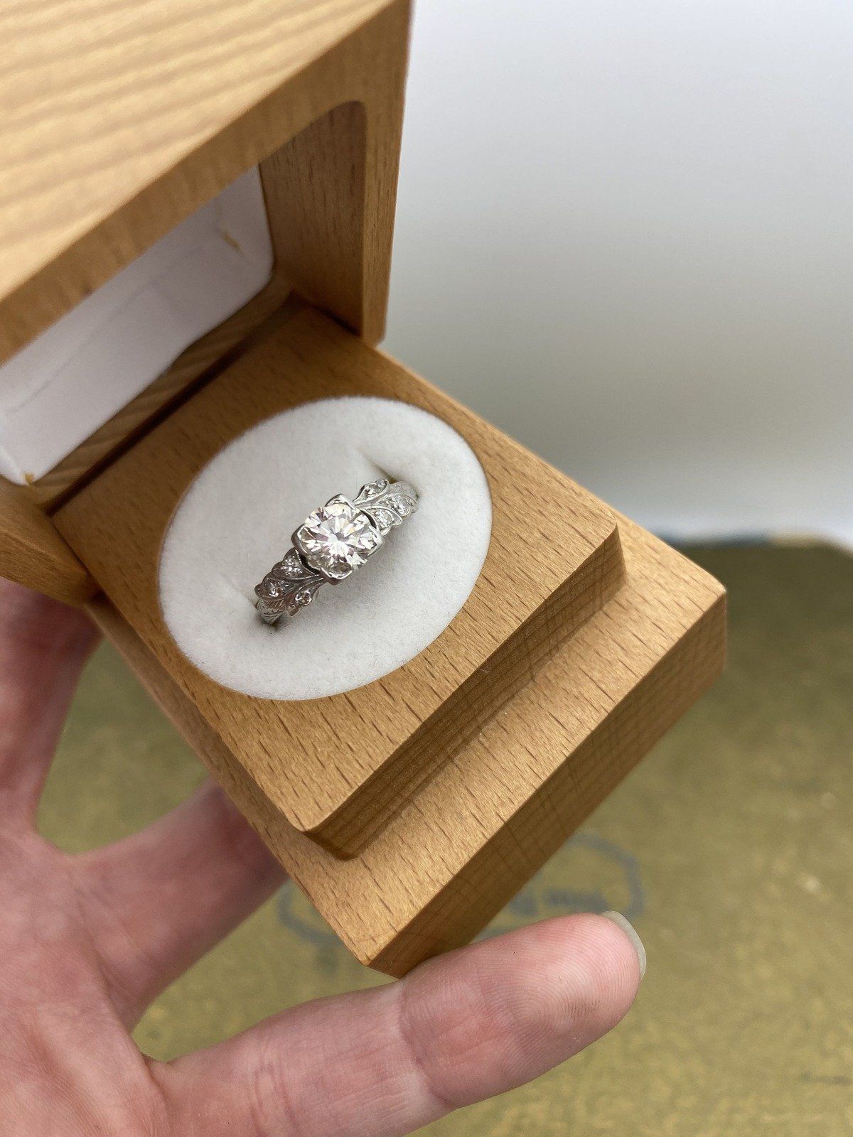 Art Deco 1ct Diamond c.1930/40s Platinum Engagement Ring w Carved Band Details 7