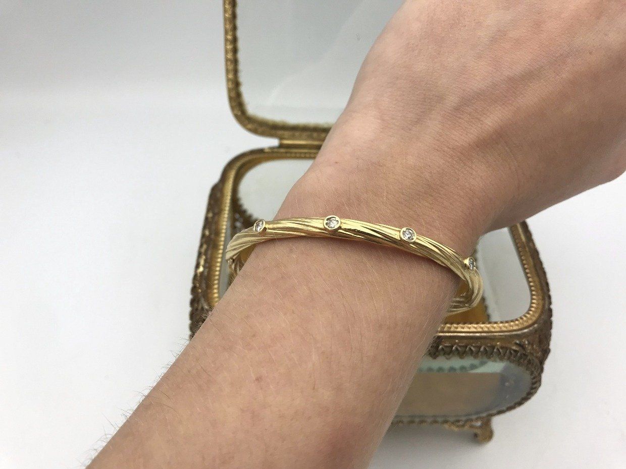 14k Gold Thin Cable Twist 7 Bangle Bracelet w .40ctw Bezel Set Diamond Accent 4