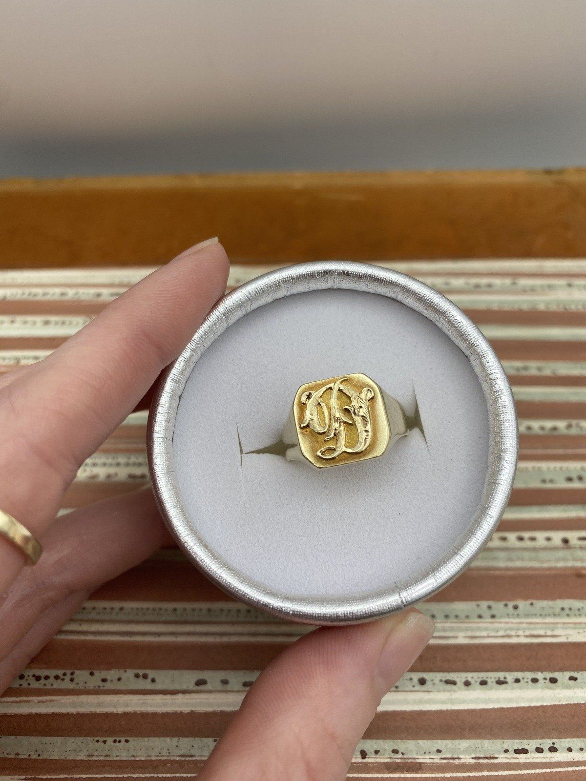 Vintage 14k Gold Scroll Work D Initial Signet Ring 2