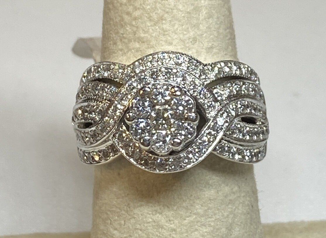 Beautiful 14k Brilliant Cut Diamond Ring