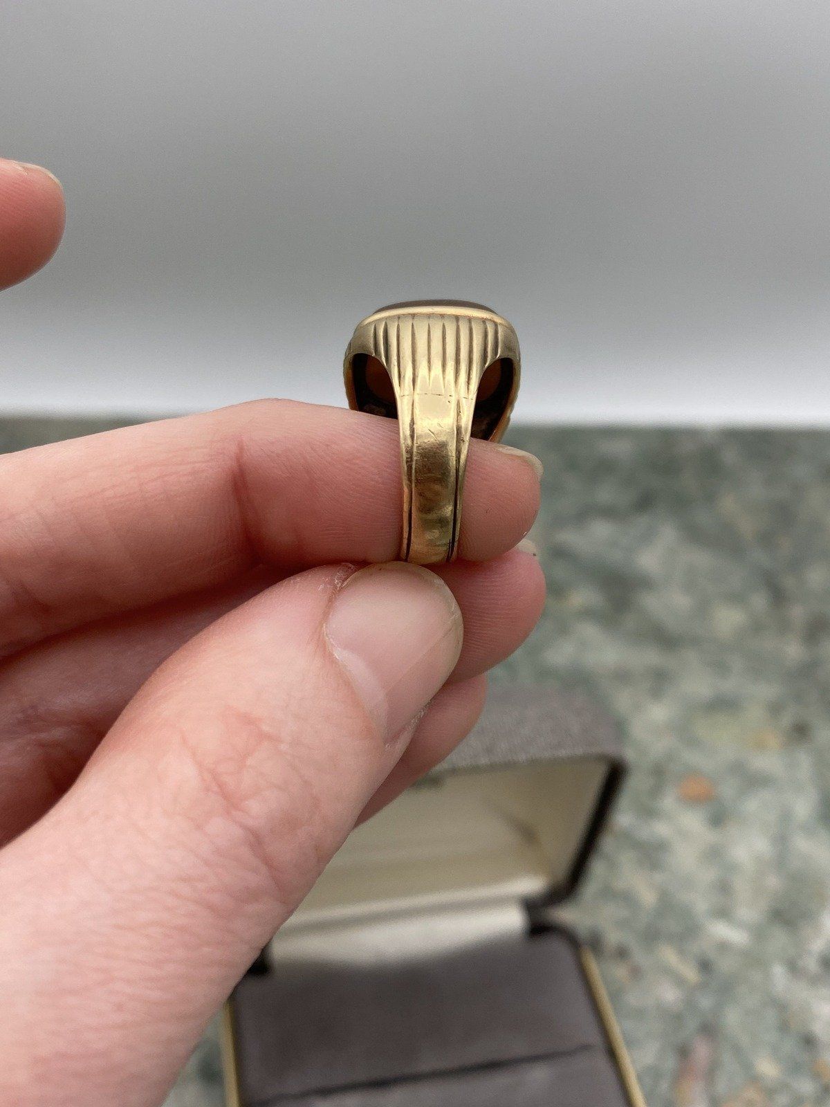 Men's Antique 10k Gold Tiger's Eye Bezel Set Signet Pinky Ring w Carved Shoulders 3