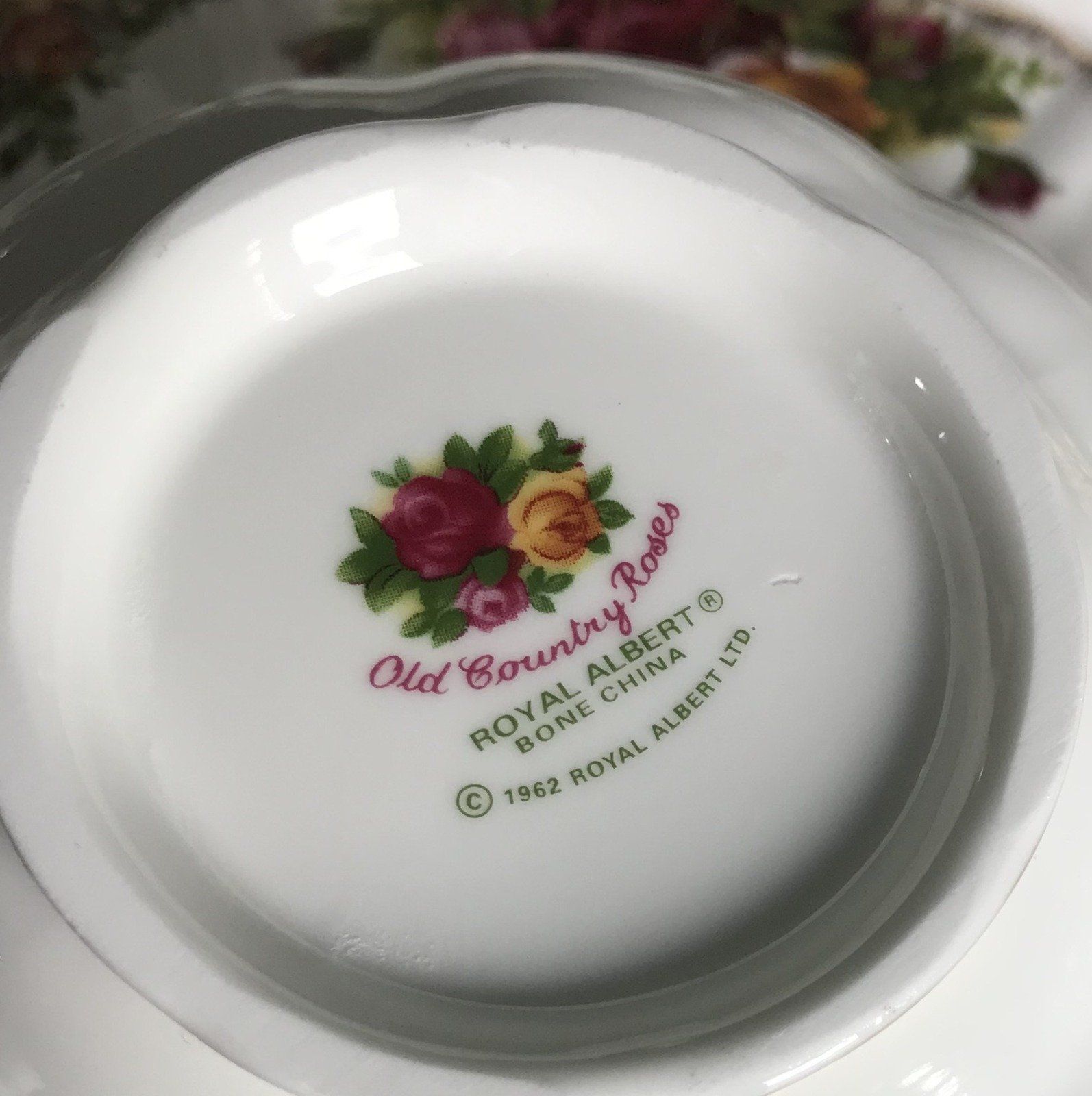 Old Albert Country Roses China Service for 16 Plus all serving pieces 15