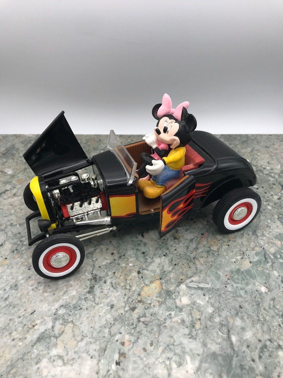 Disney Mickey &Minnie Sweethearts Die-Cash Ford 1932 Street Rod Replica c.1999 2