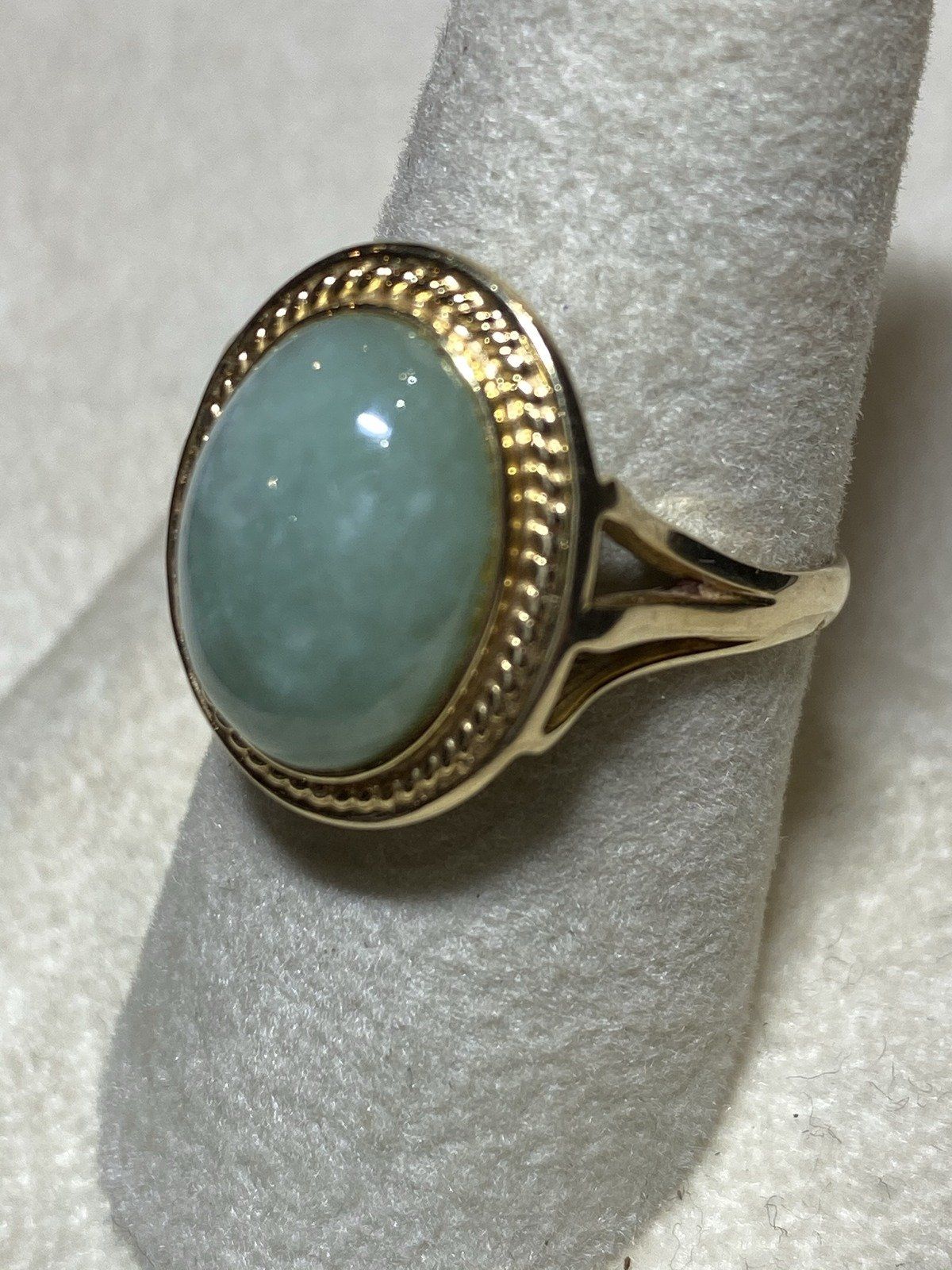 14k Gold Ring with Jade Gem Size 8 2