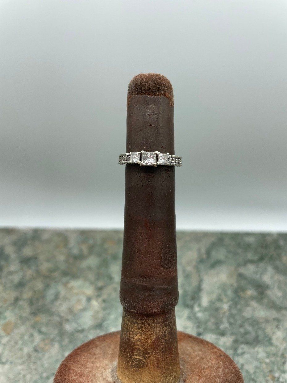 14k White Gold .81ctw Triple Princess Cut Diamond Engagement Ring w Intricately Detailed Band w Appraisal 4