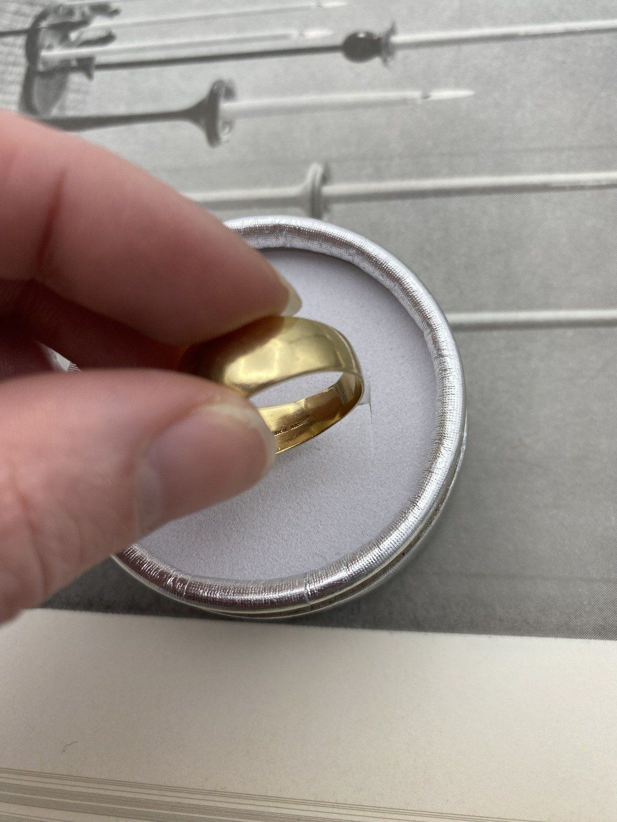 Vintage 14k Gold Tapered Bombe Ring w Art Deco Diamond Burst Center Detail 2