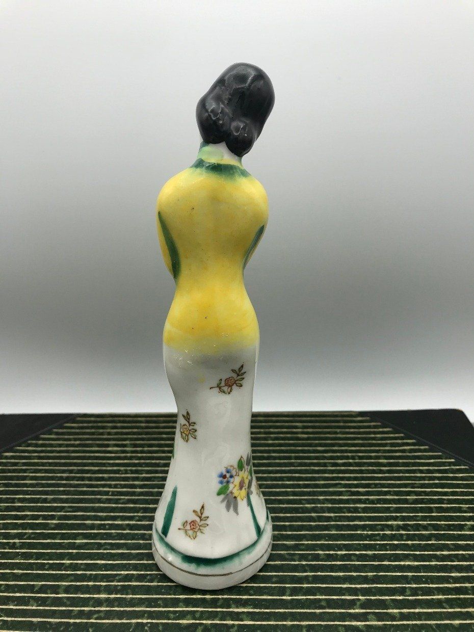 Occupied Japan Porcelain Figurine of Slender Woman in Traditional Dress 2