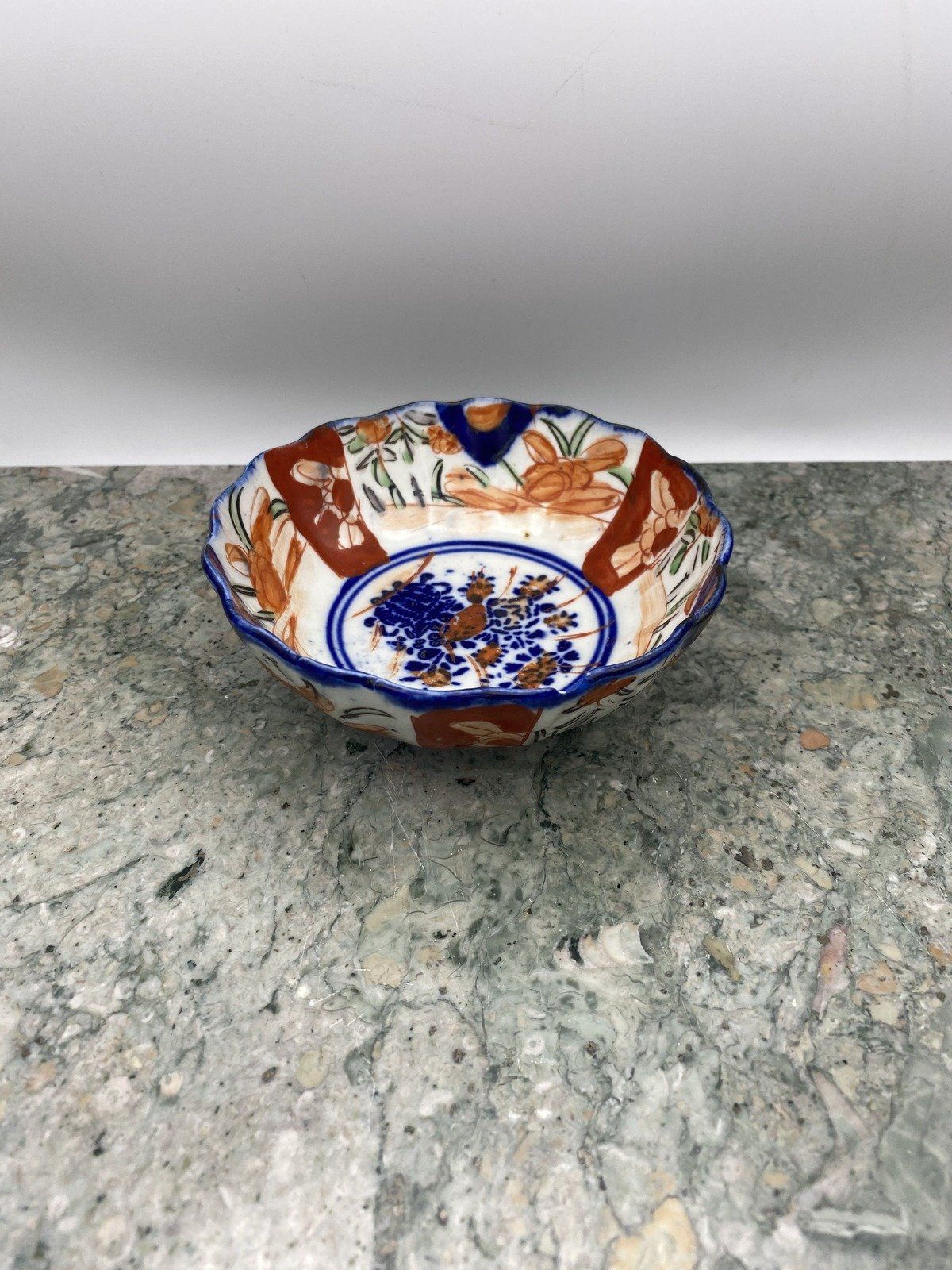 Imari Style Chinese Rice Bowl w Scalloped Edge #1097